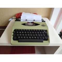飞鱼老式打字机英雄英文机械打字机怀旧古董装饰影楼老物件（摆设装饰用